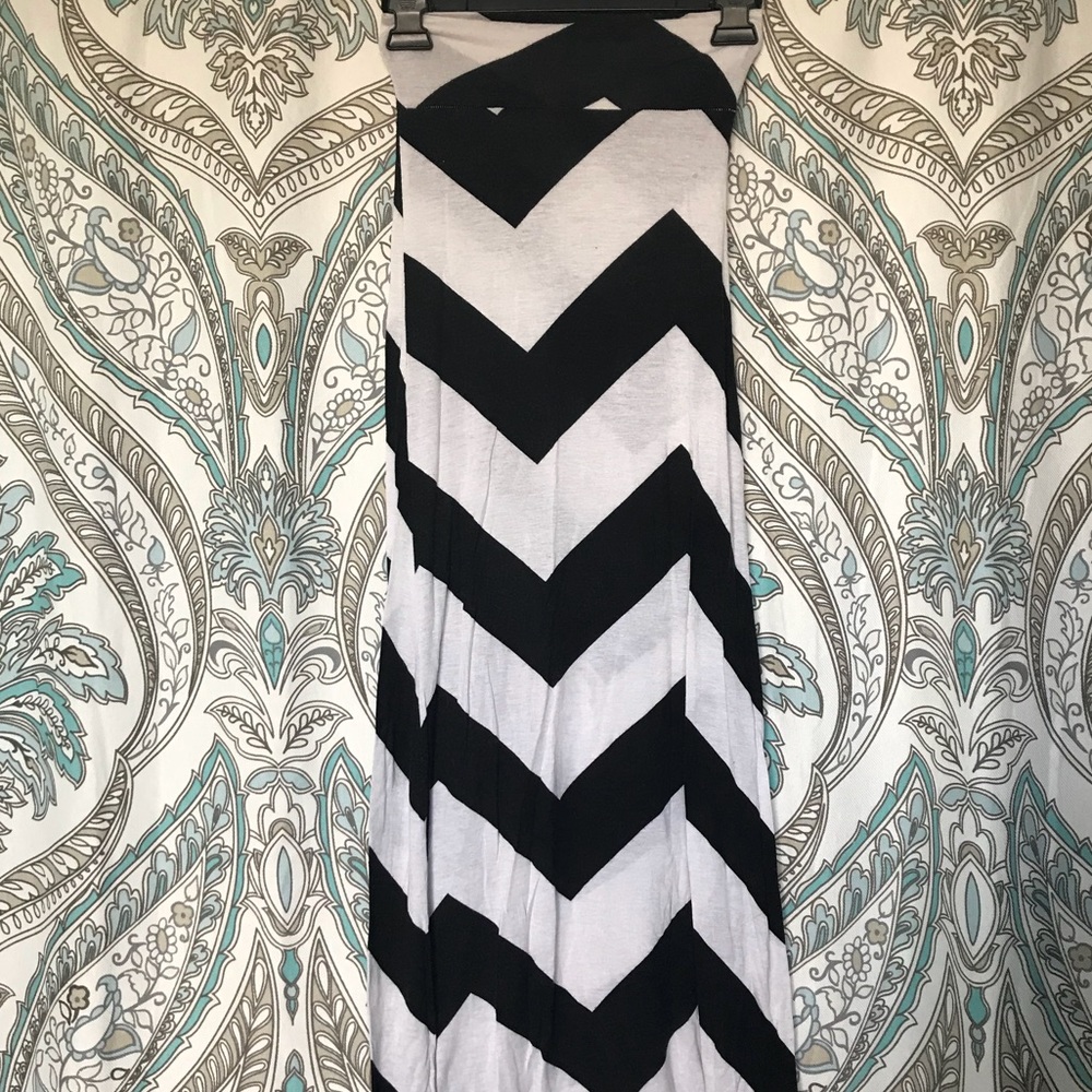 Chevron maxi skirt with under slip included